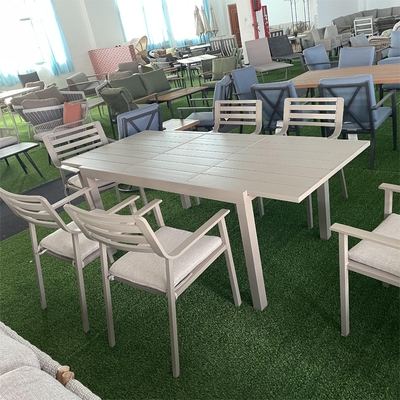 Opvouwbare moderne buitenbank van aluminium rattan voor luxe tuin tafel