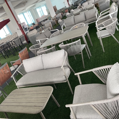 Buitentuinfurniture Aluminium Bistro Rattan Sofa Set met luxe koffietafel