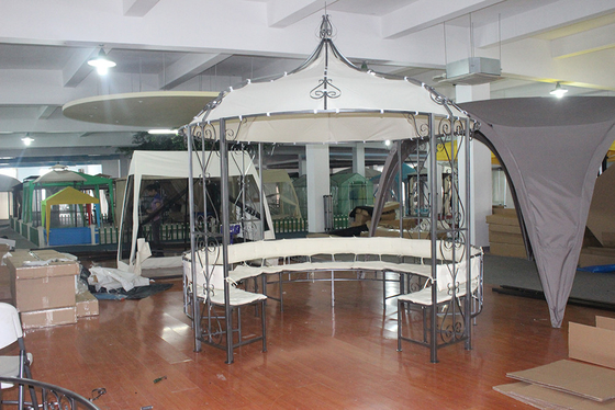 Stalen frame 3*2.9M Openwerk Patroon Spire Gazebo voor tuin High Energy Aanpasbaar