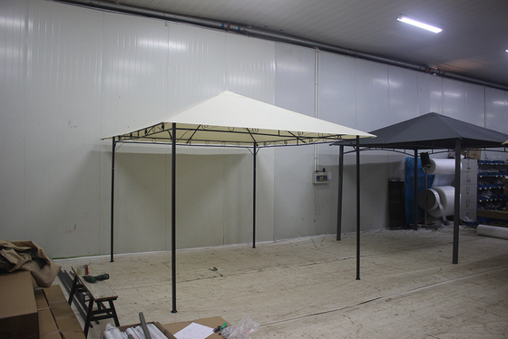 Polyester luxe wit marmeren tuinpaviljoen met ijzeren raam en omringende stof